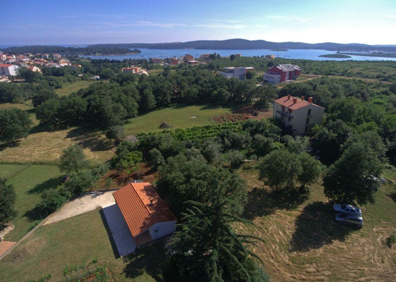 Holiday Home Kipo I Lunja Медулин Екстериор снимка