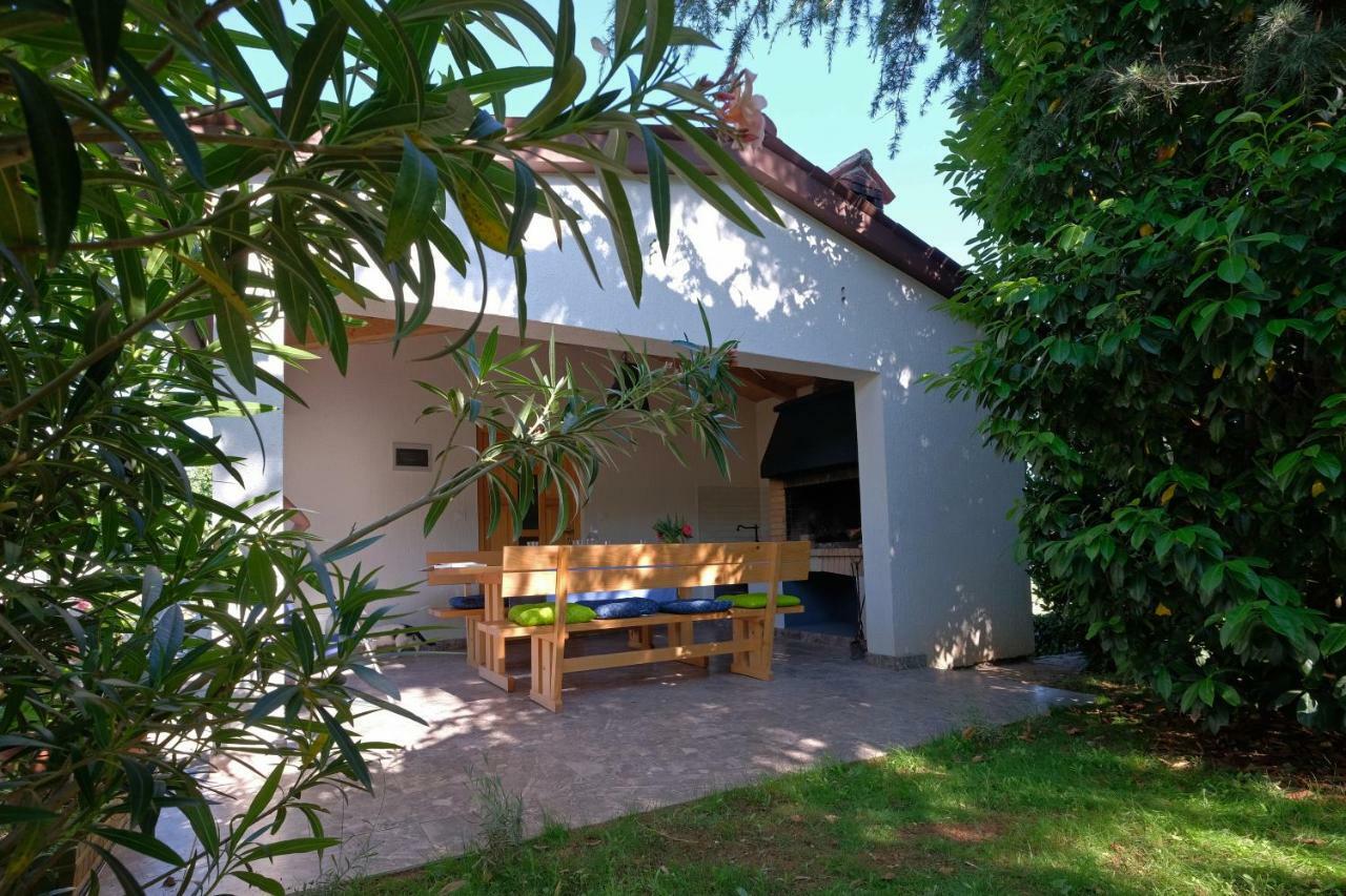 Holiday Home Kipo I Lunja Медулин Екстериор снимка